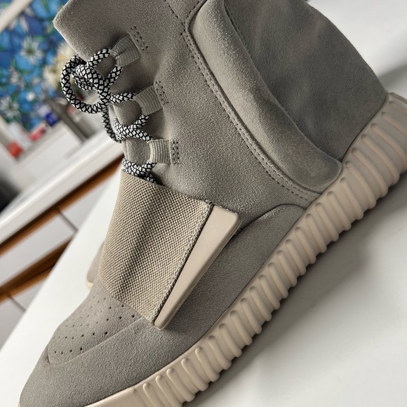 Yeezy 750 Boost - Picture 4 of 8